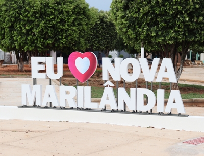 Letreiro turístico “Eu Amo Nova Marilândia” é instalado na Praça Rui Barbosa